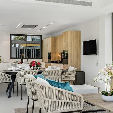 About Gladiolo Villa *